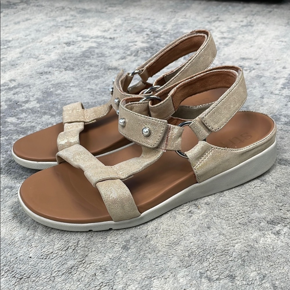 Nordstrom Strive Antigua Sandals Gold Sparkle Pearl Stud Comfy Party Sz 9.5 - Picture 2 of 15